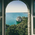 La imagen muestra una foto de Duino, Friuli-Venecia Julia, Italia